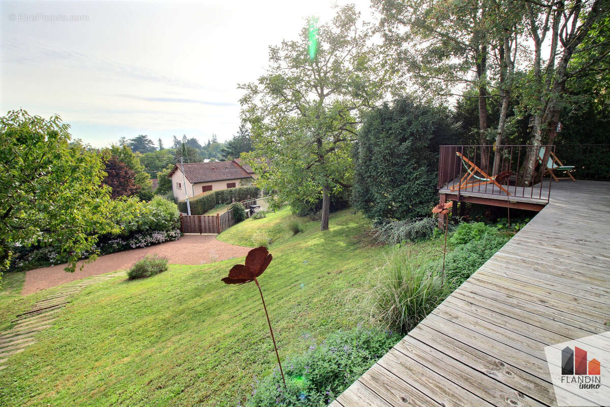 Maison à SAINT-GENIS-LAVAL