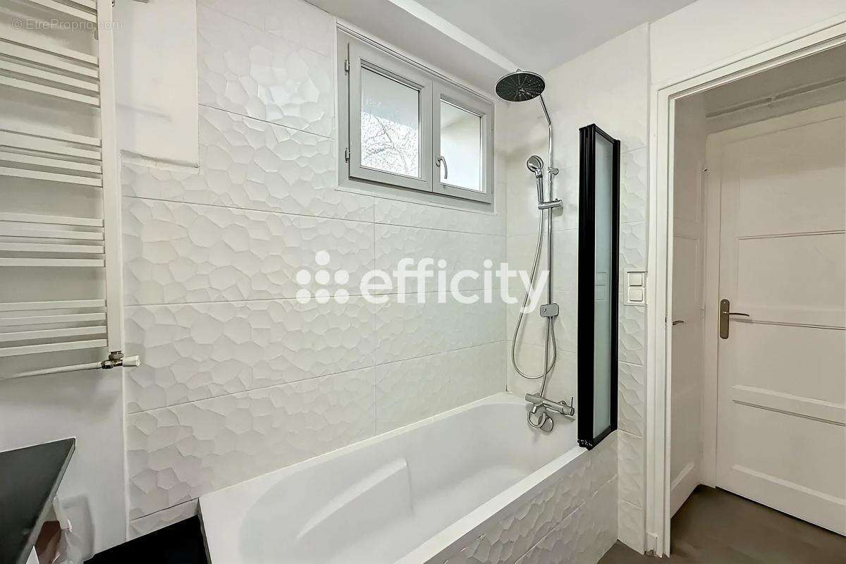 Appartement à DECINES-CHARPIEU