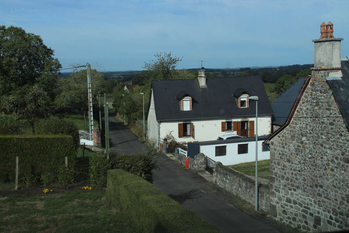 Maison à SAINT-MARTIN-CANTALES