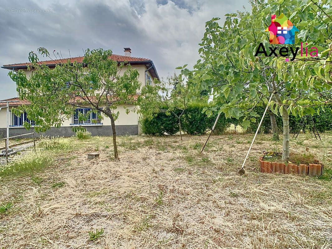 A vendre- renaison- maison avec atelier attenant sur terrain de 1568 m2 - photo 2