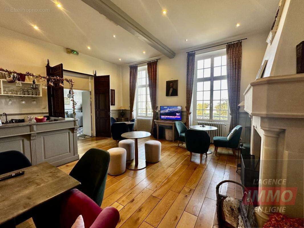 Maison 680 m² à Pontoise  - photo 3