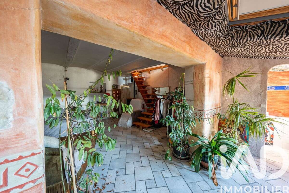 Maison 131 m² à Saint-Julien-Du-Serre  - photo 4