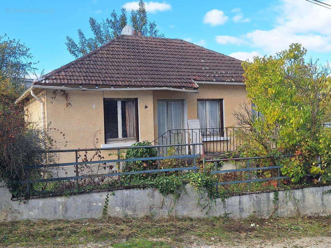 Maison à SAINT-SATUR