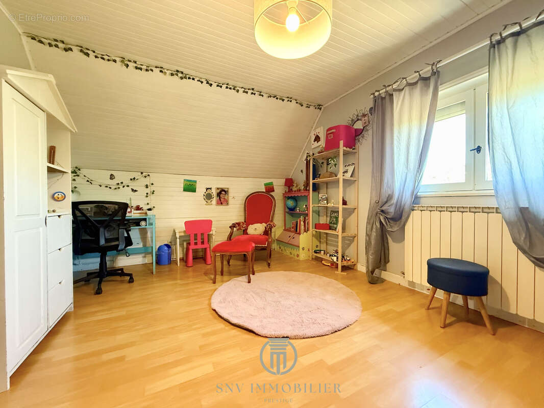 Propriété familiale • 8 chambres • plus d’1 hectare • dépendances - photo 12