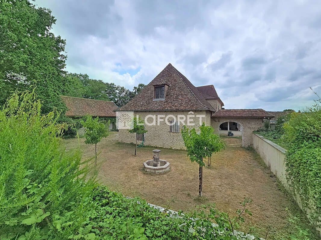 Demeure béarnaise avec piscine entre Salies de Béarn et Orthez 8 pièces 290m² - photo 3