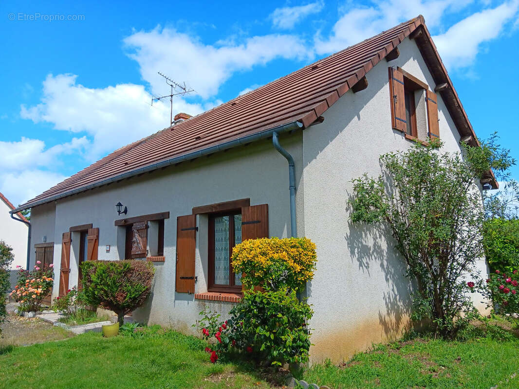 Maison à SAINT-SULPICE-DE-POMMERAY
