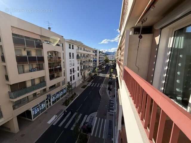 Appartement à SAINT-LAURENT-DU-VAR