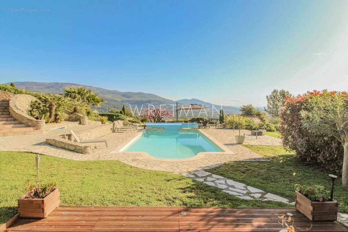 Magnifique villa familiale de 6 chambres, belle piscine et pool house, vues panoramiques à couper le souffle - Peyminade - photo 1