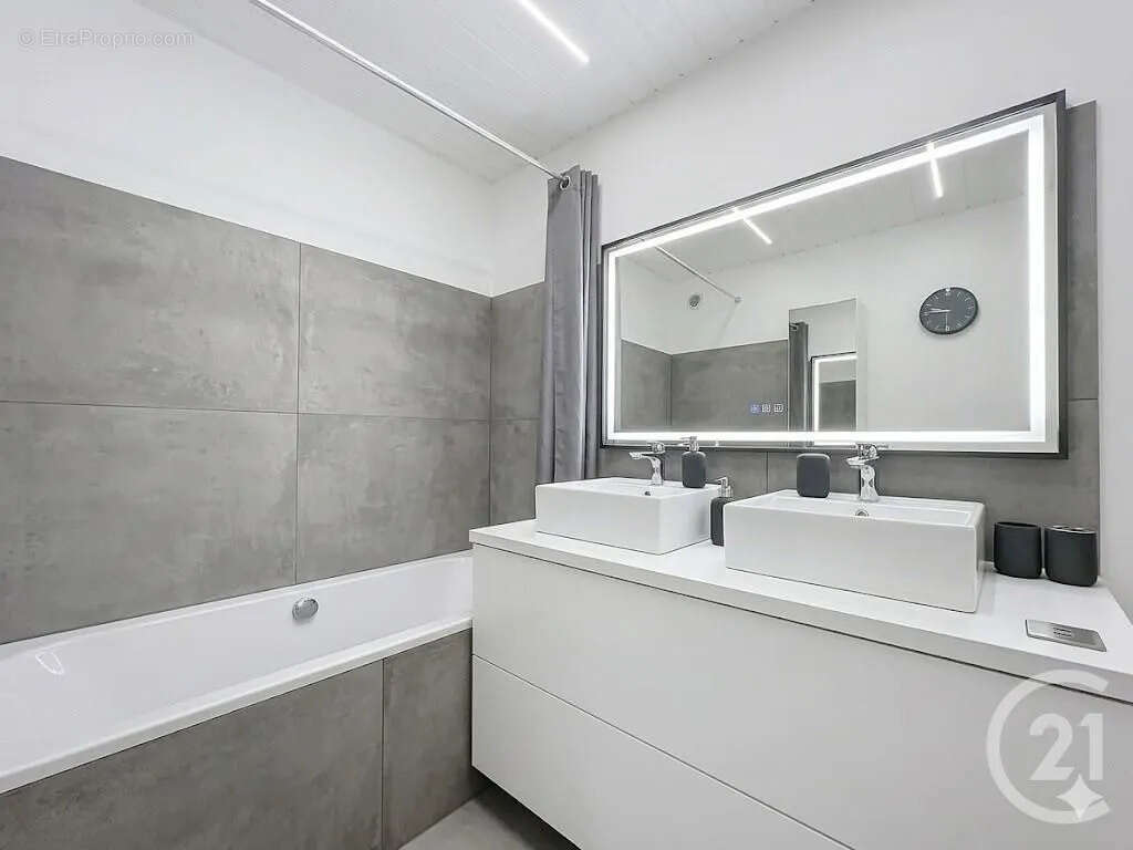 Appartement à NANDY