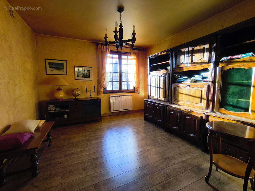 Maison à LA MONNERIE-LE-MONTEL