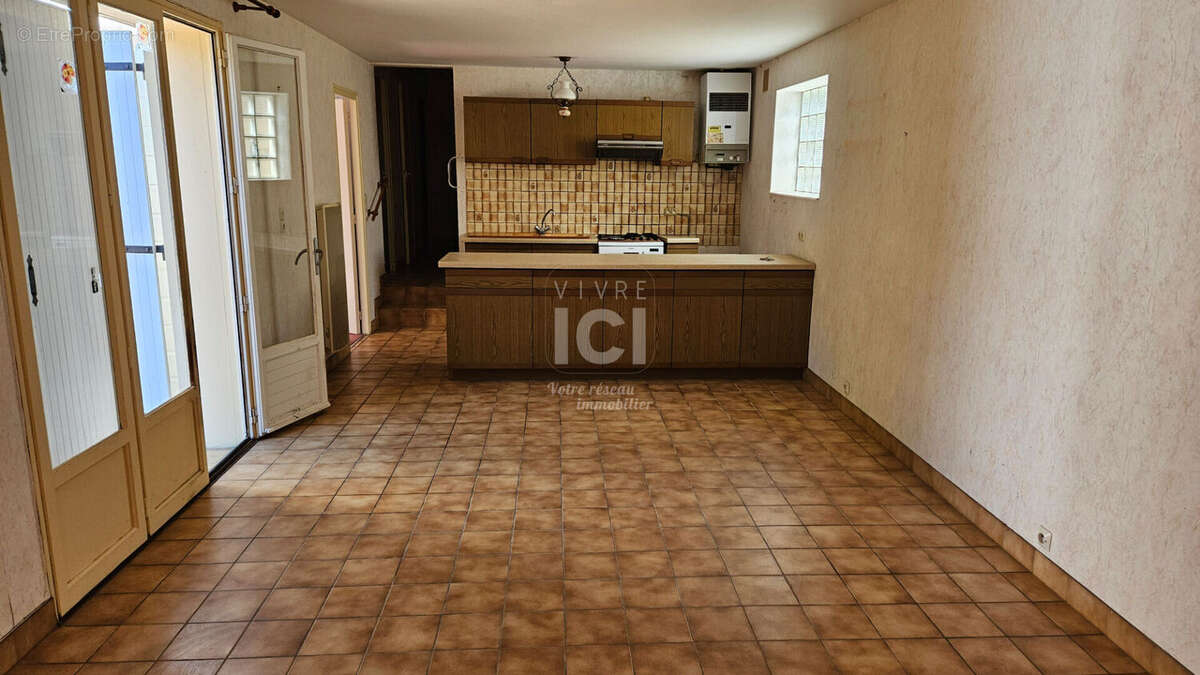 Centre de THARON Maison à rénover idéale en secondaire - photo 5
