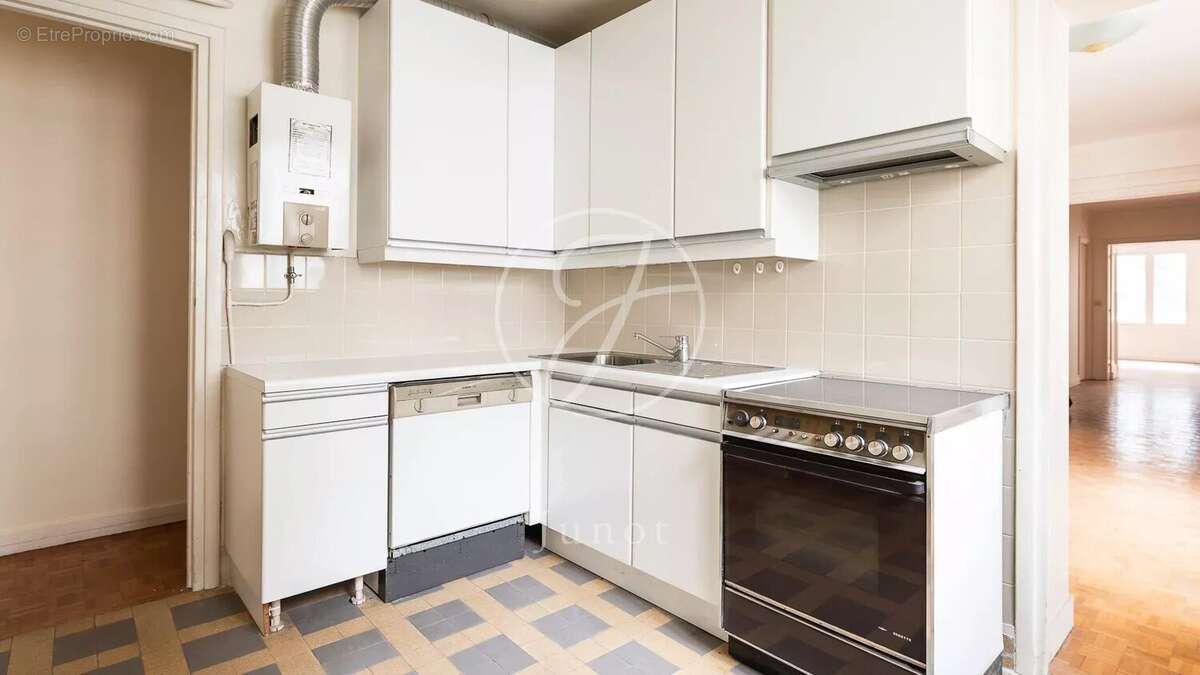 Appartement à PARIS-7E