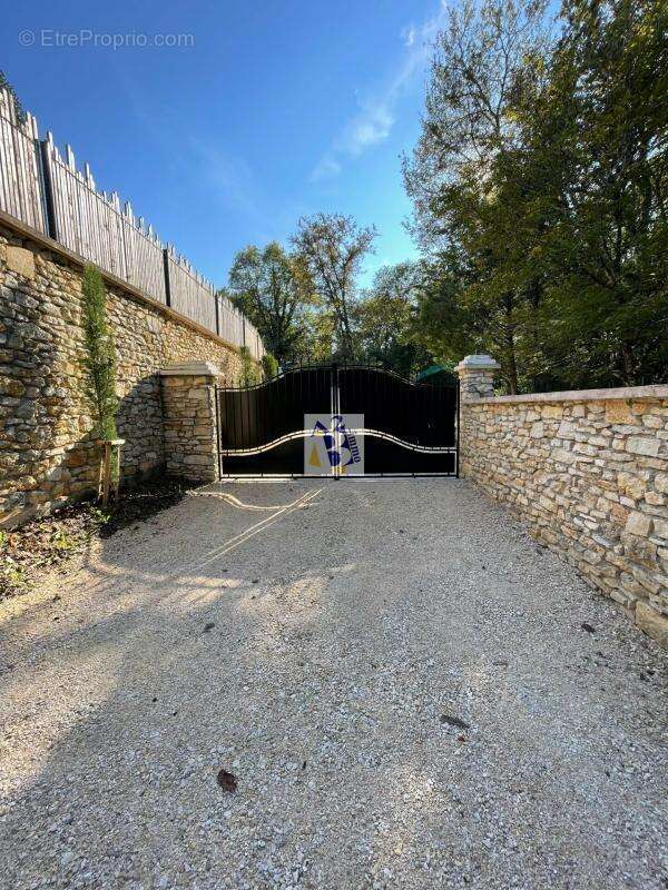 Maison à SAVIGNAC-LES-EGLISES