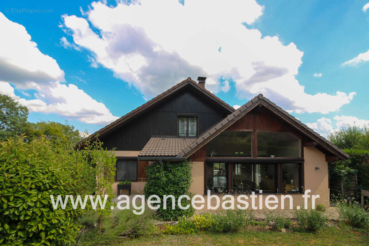THOIRY   Villa 183 m2 - Vue Mont-Blanc - Studio indépendant - DPE C - Terrain 800 m2 - photo 2