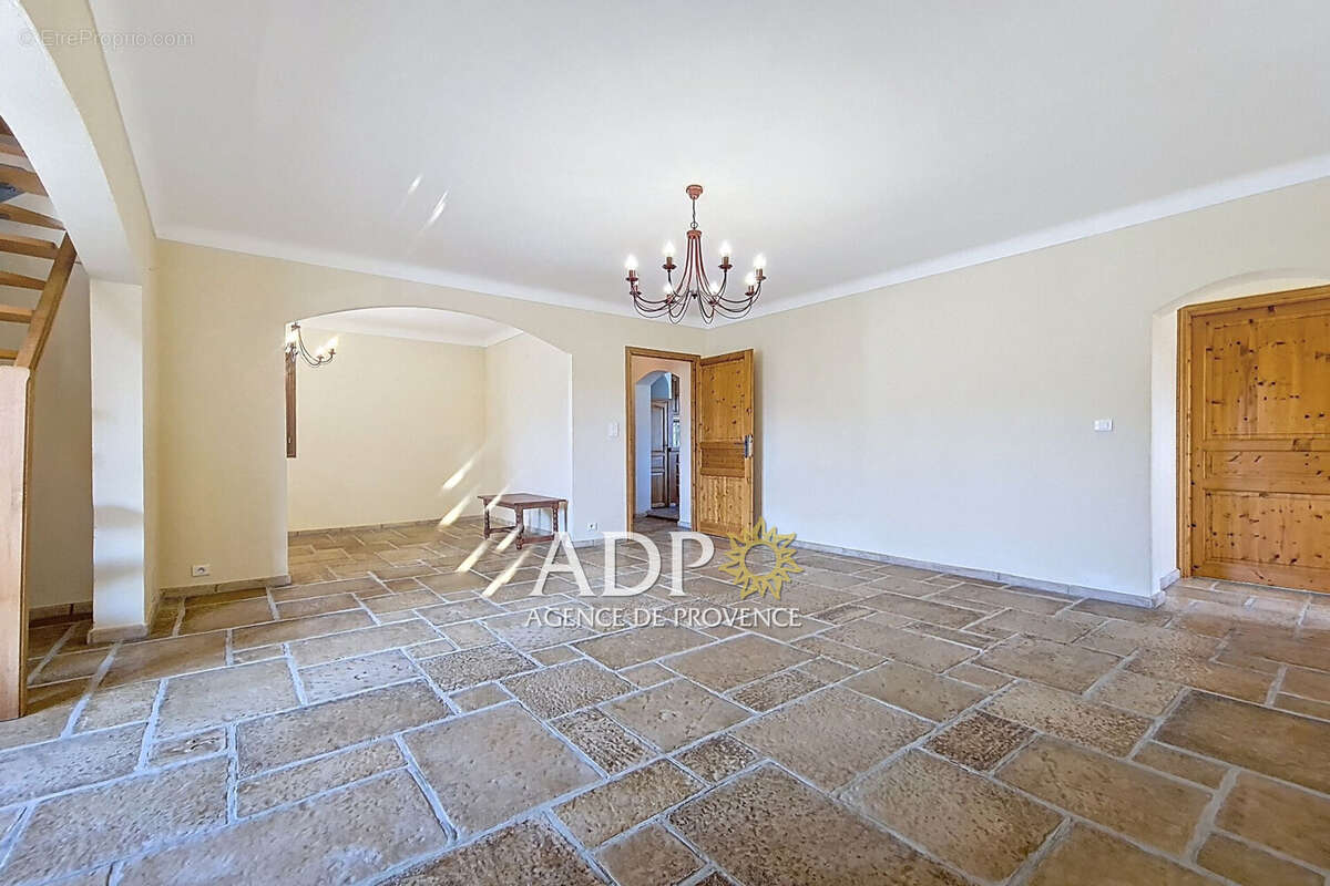 Appartement 142 m² à Saint-Cezaire-Sur-Siagne  - photo 5