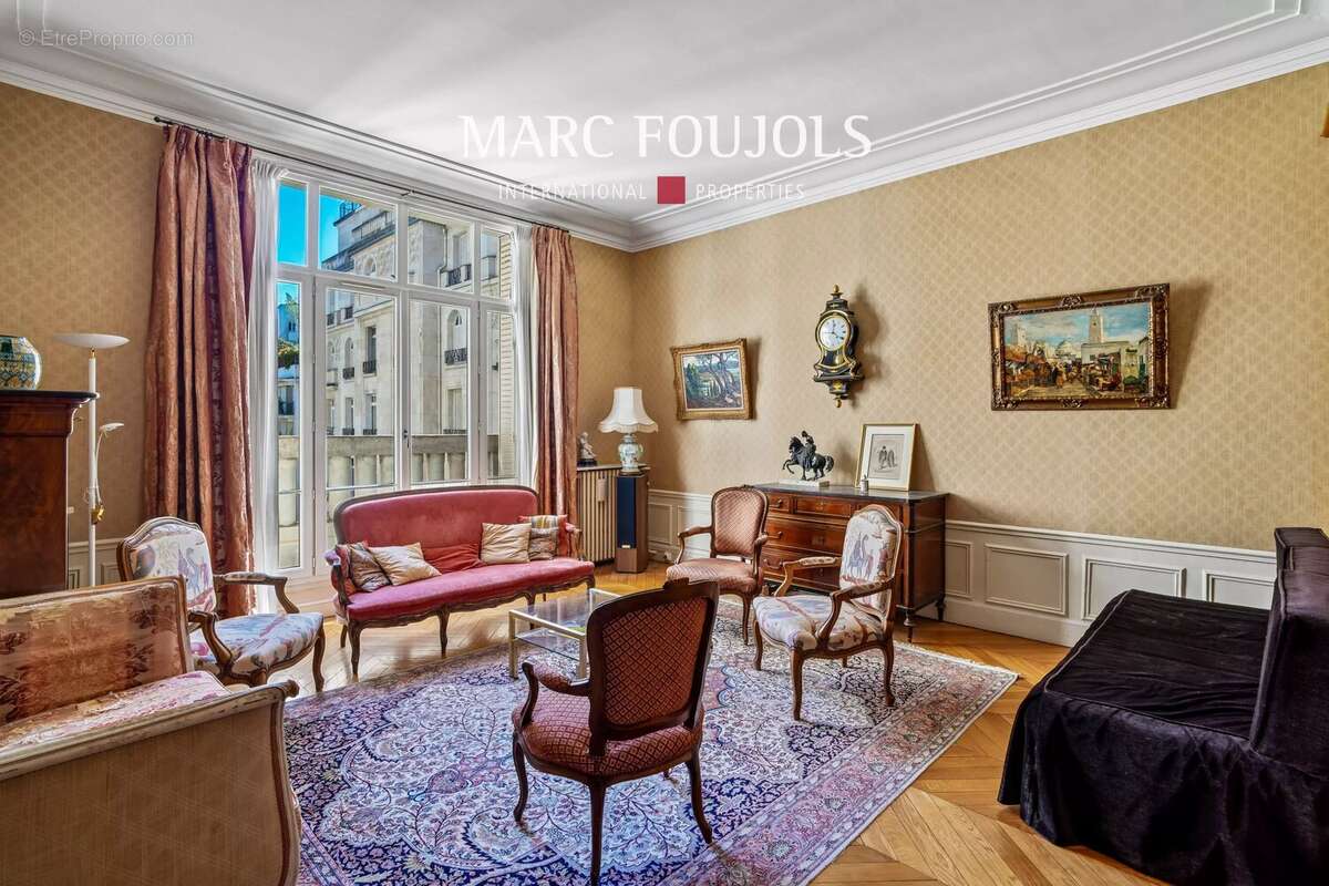 Appartement à NEUILLY-SUR-SEINE