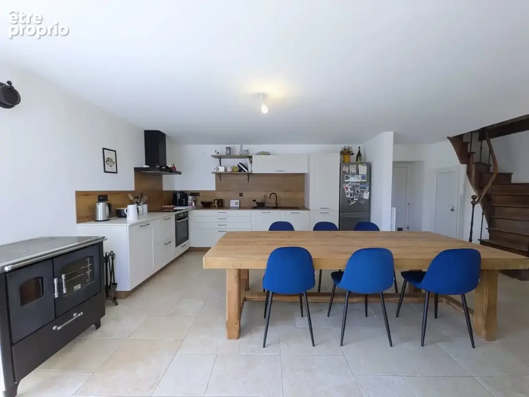 Charme de l’ancien, beaux volumes et confort moderne – 166 m² – 4 grandes chambres – terrain de 2 144 m² - photo 2