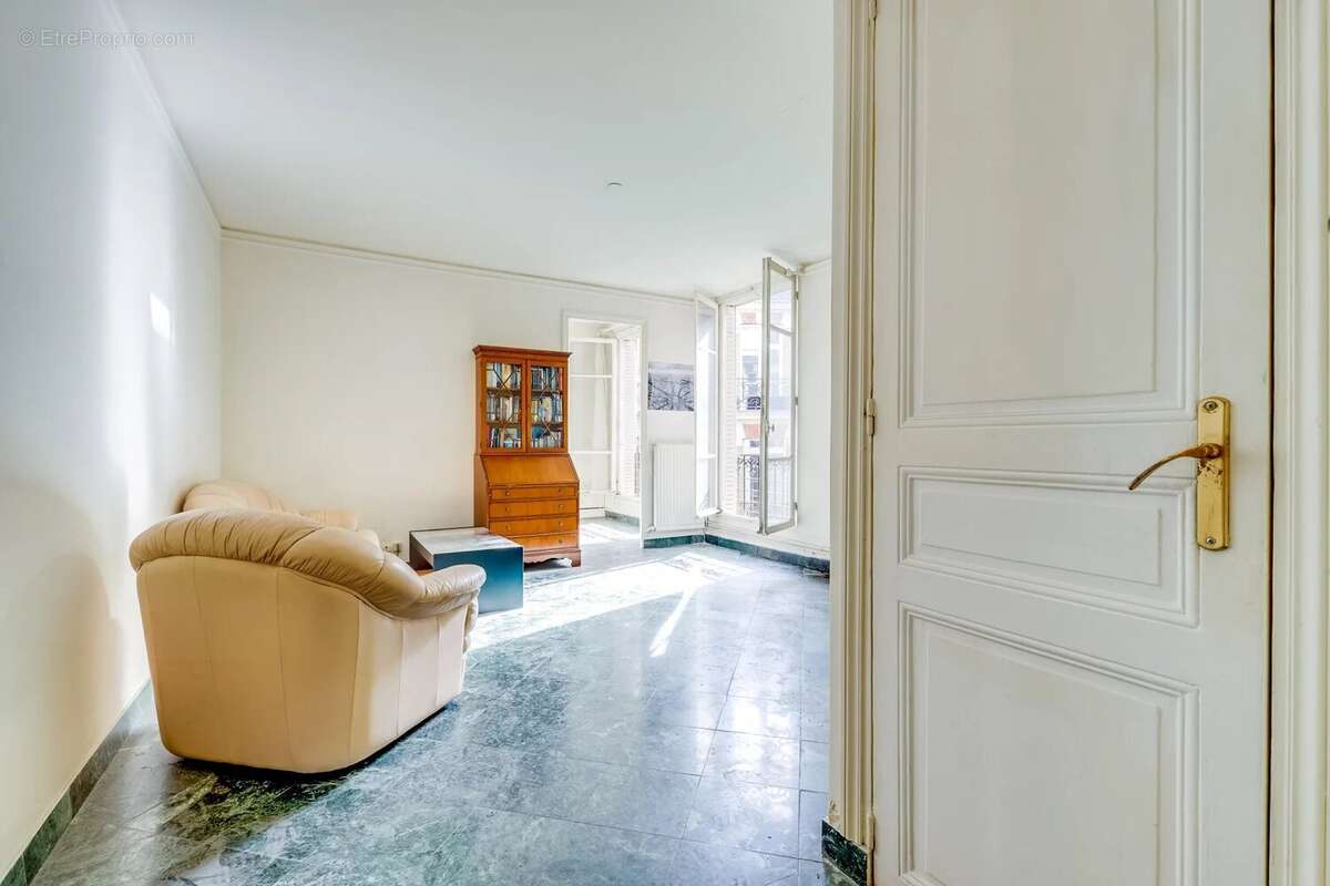 Appartement à PARIS-8E