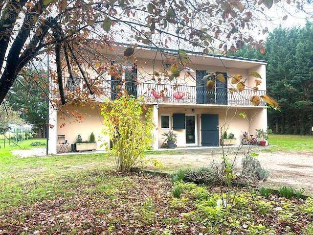 Appartement à SAINT-ETIENNE-DE-TULMONT