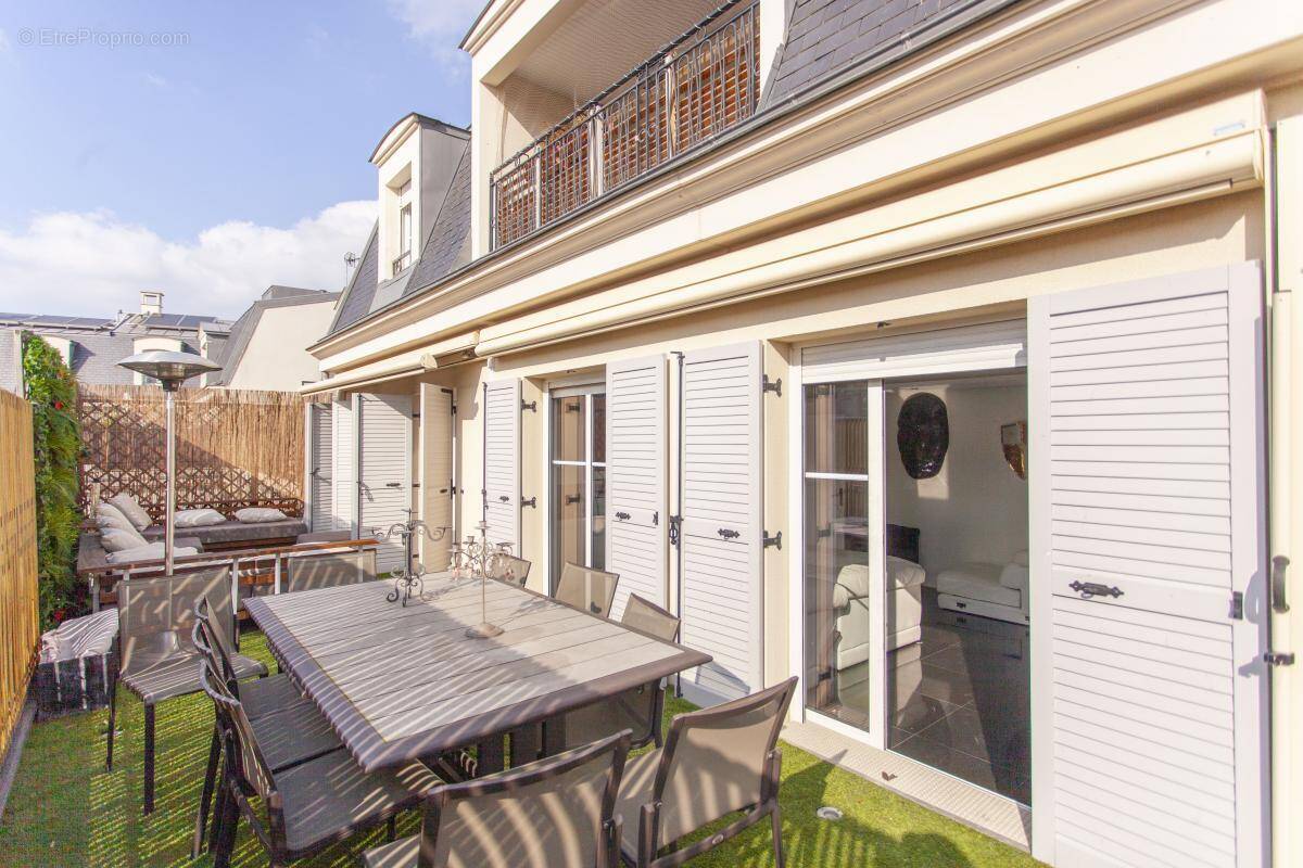 Appartement à LA GARENNE-COLOMBES