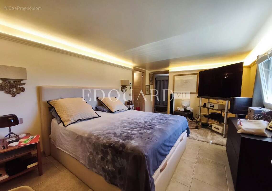 Splendide propriété de 300 m² en excellent état avec home cinéma, superbe piscine et pool house - photo 12