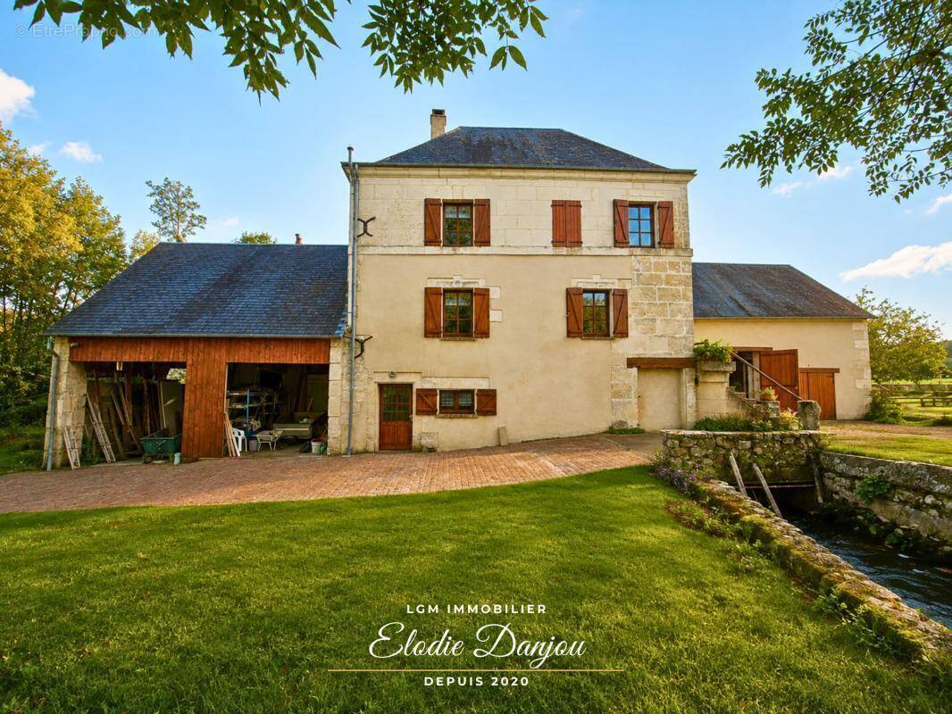 Ancien moulin à eau de caractère avec seconde maison, dépendances et plus de 2 hectares – proche Vendôme et gare TGV - photo 1