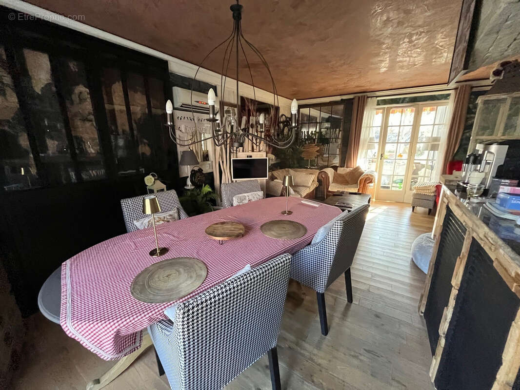 Maison à BORMES-LES-MIMOSAS