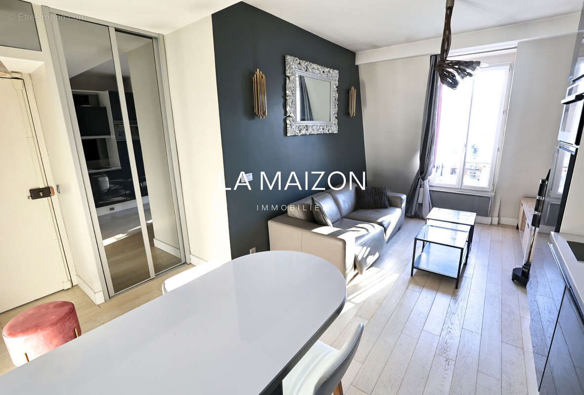 Appartement à PARIS-8E