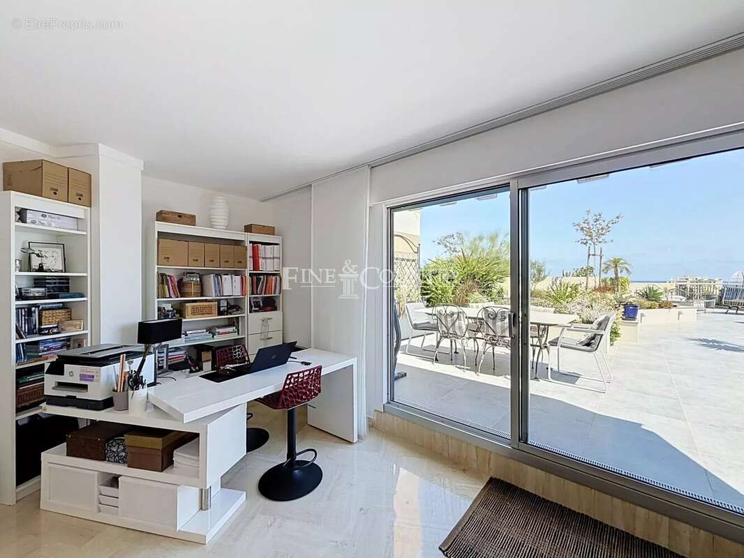 Appartement à MANDELIEU-LA-NAPOULE
