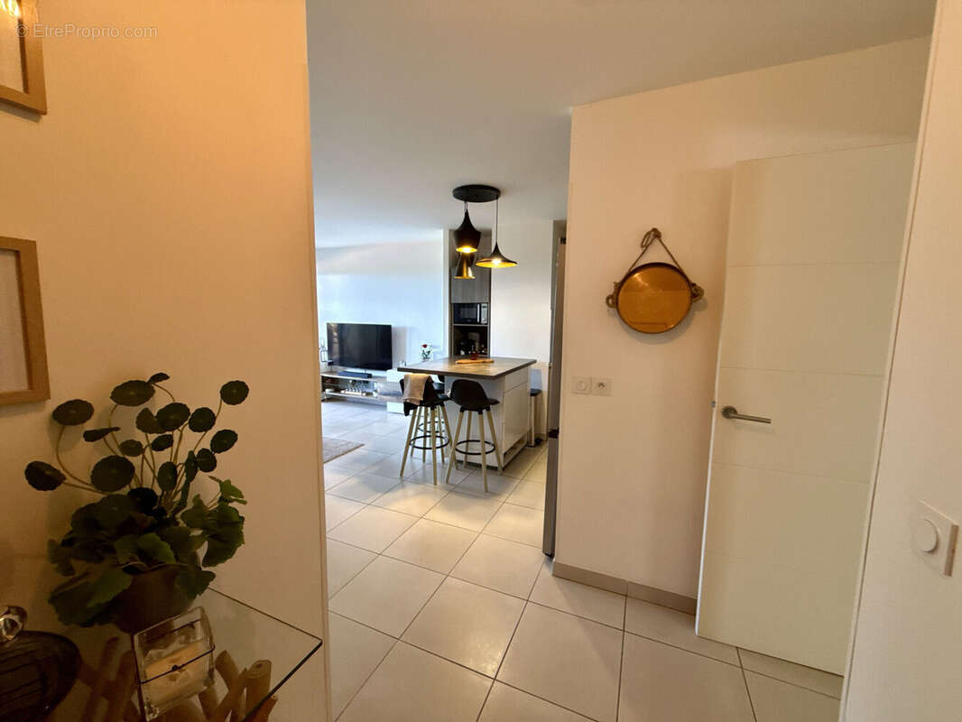 Appartement 63 m² à Saint-Laurent-Du-Var  - photo 6