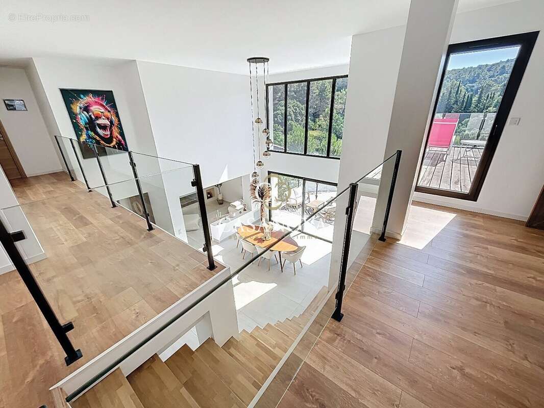 VUE PANORAMIQUE, dans un environnement calme et verdoyant sans être isolé, VILLA CONTEMPORAINE 2023 située dans un quartier rési - photo 3