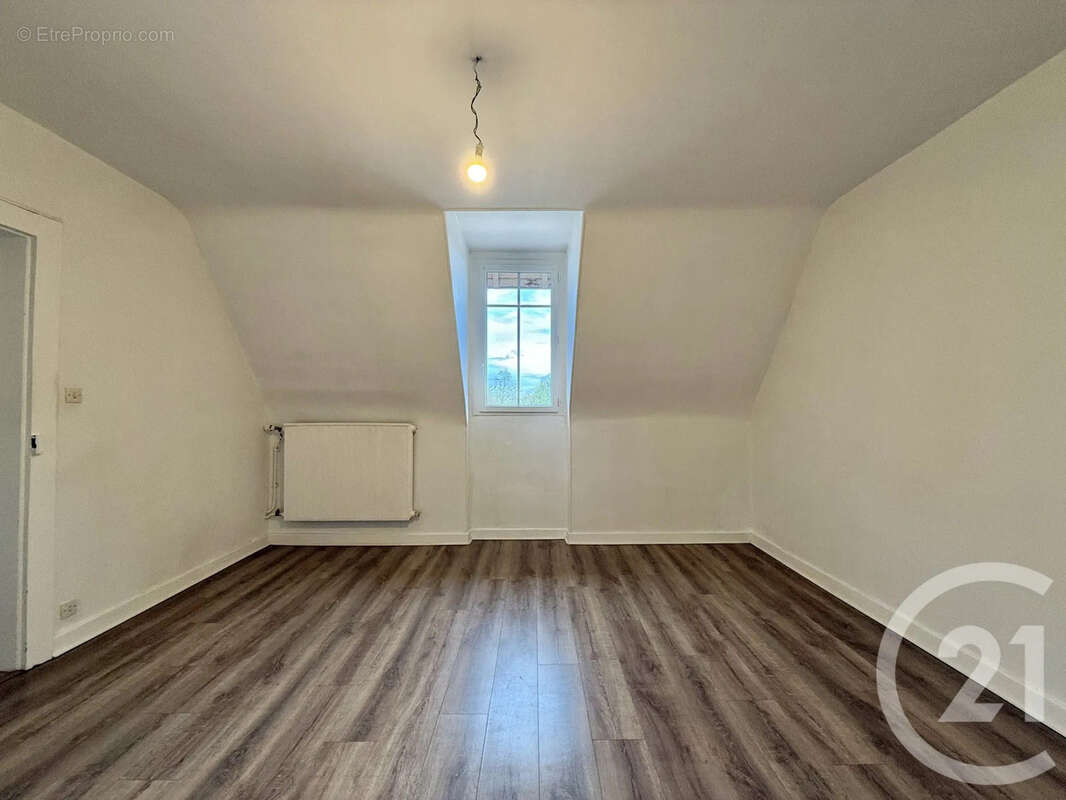 Appartement à YZEURE