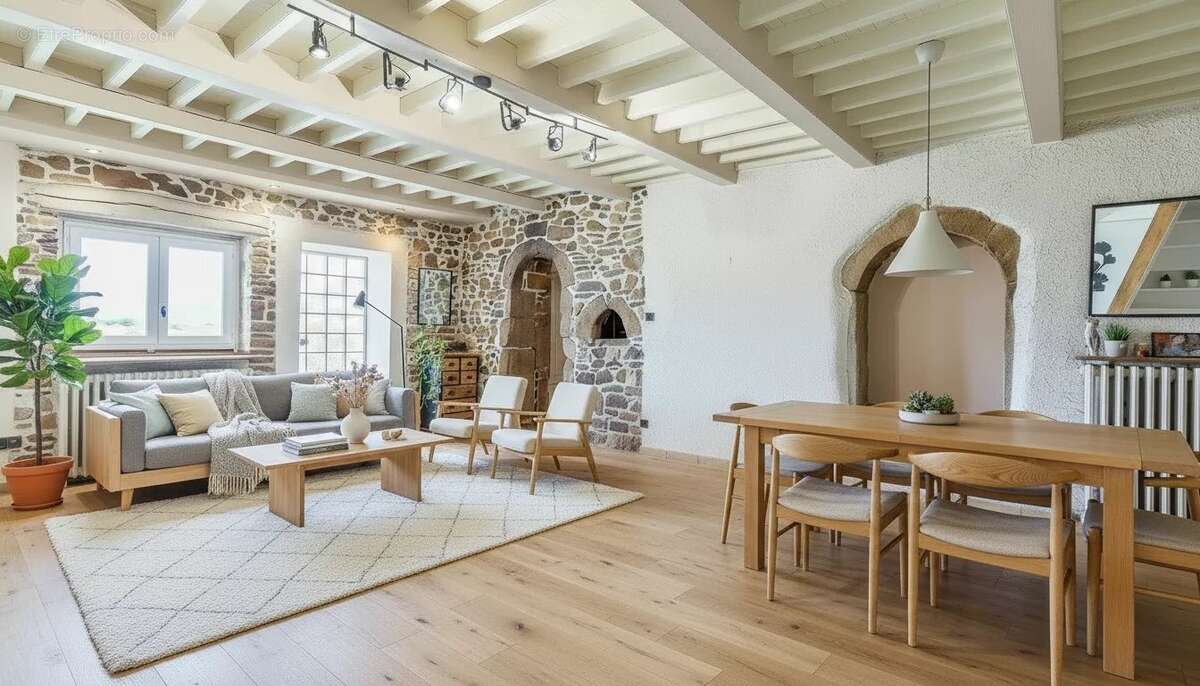 Maison à SAINT-ROMAIN-EN-JAREZ