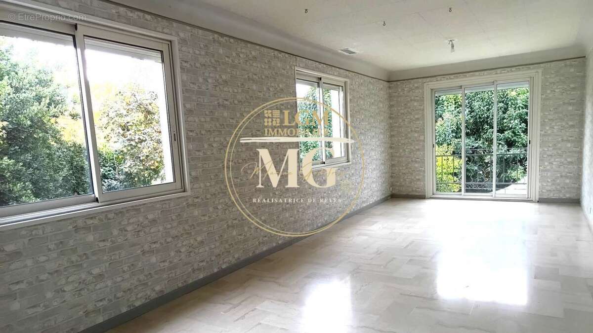 Appartement à MAUGUIO