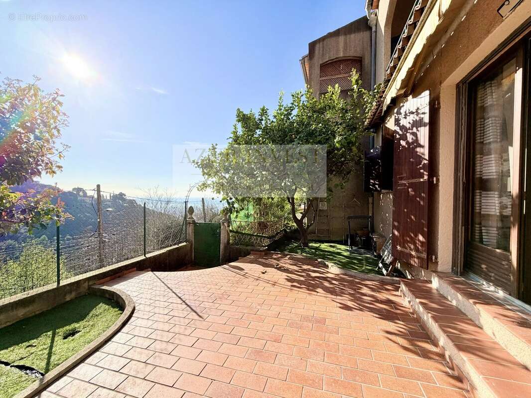 Appartement à ROQUEBRUNE-CAP-MARTIN