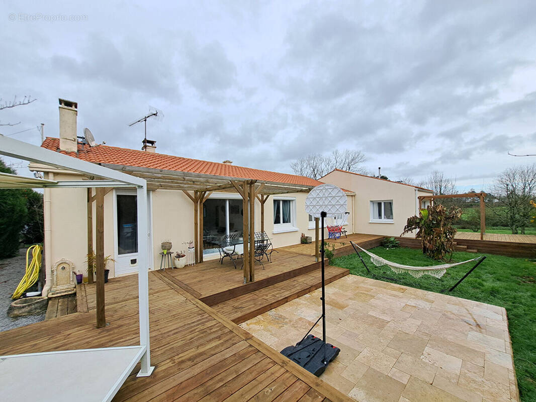 Maison à SAINT-CHRISTOPHE-DU-LIGNERON