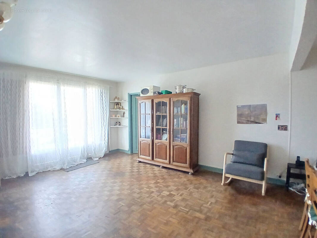 Appartement à AUBERVILLIERS