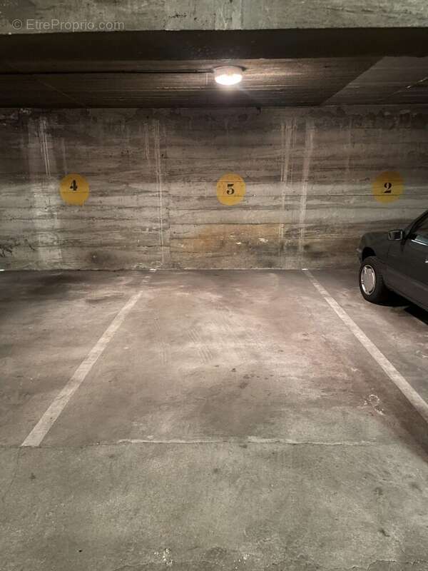 Parking à COURBEVOIE