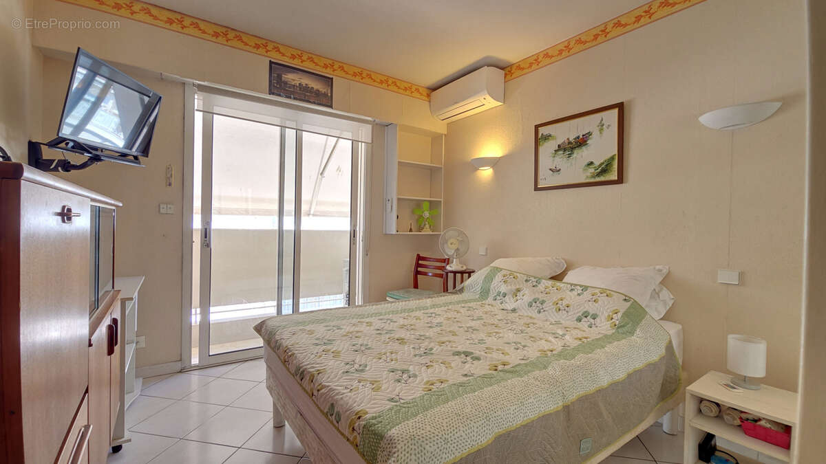LE CANNET à vendre 4 pièces de 117 m2 avec terrasse et balcon, cave et garage sous-sol - photo 16