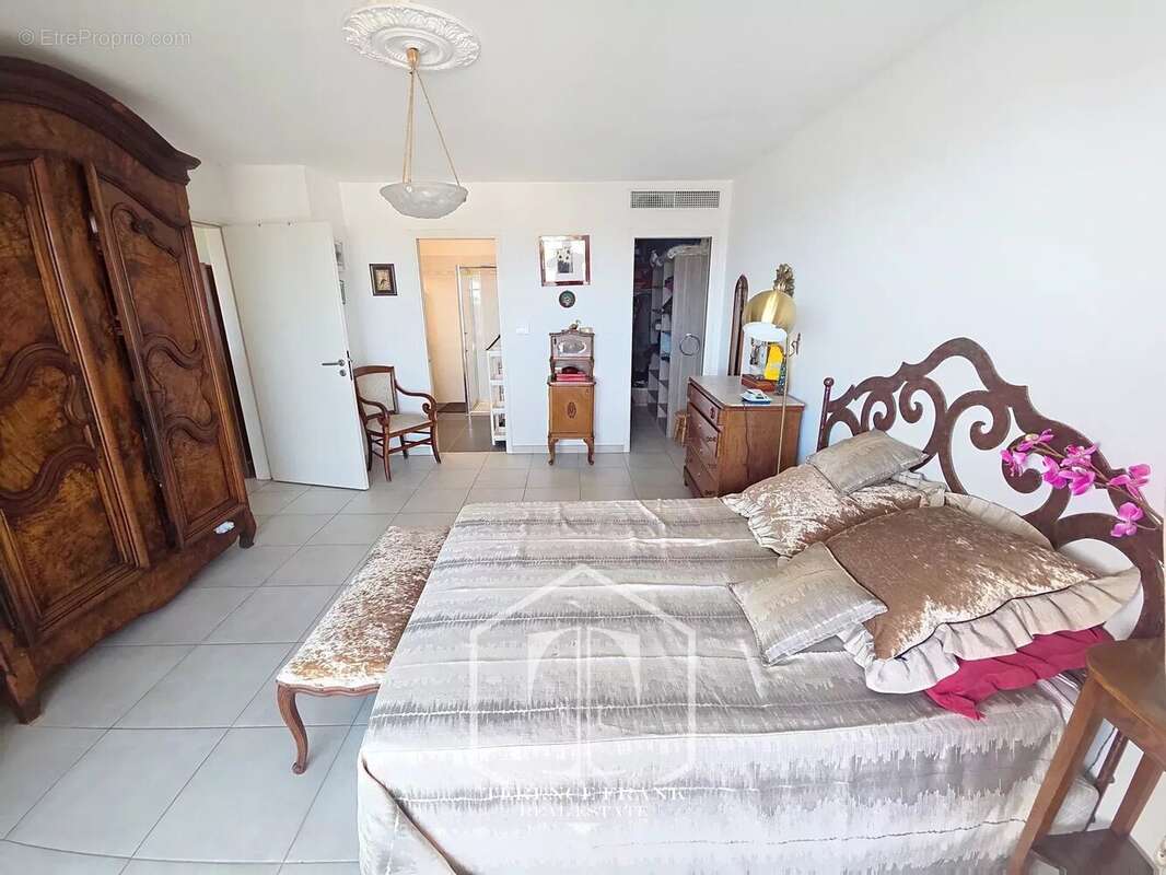 Appartement à VILLENEUVE-LOUBET