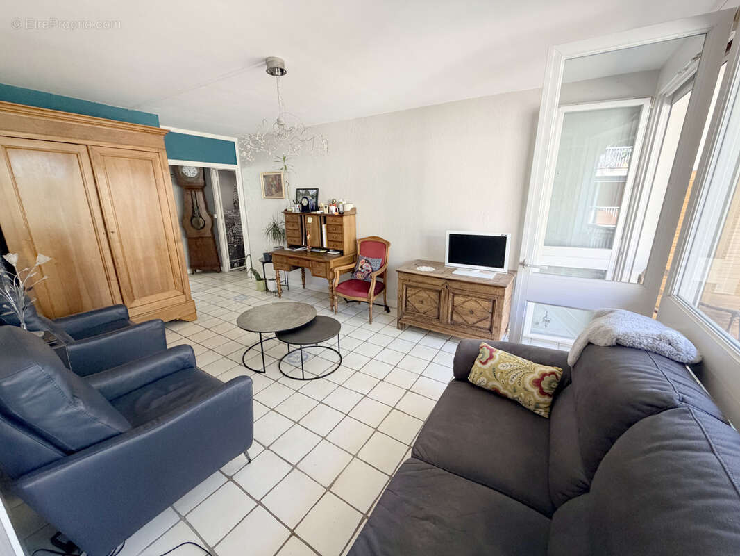 Reims - Appartement 4 pièces avec balcon et place de parking en sous sol - photo 5