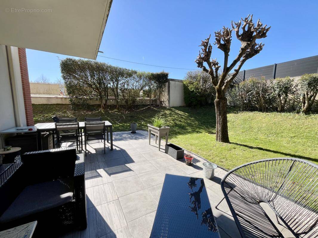 Appartement à LESPINASSE