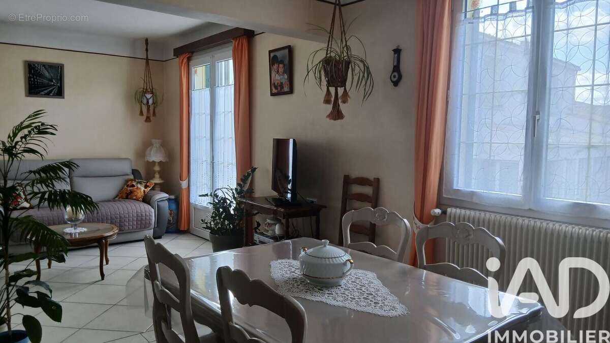 Maison 97 m² à Saint-Jean-De-Beugne  - photo 7