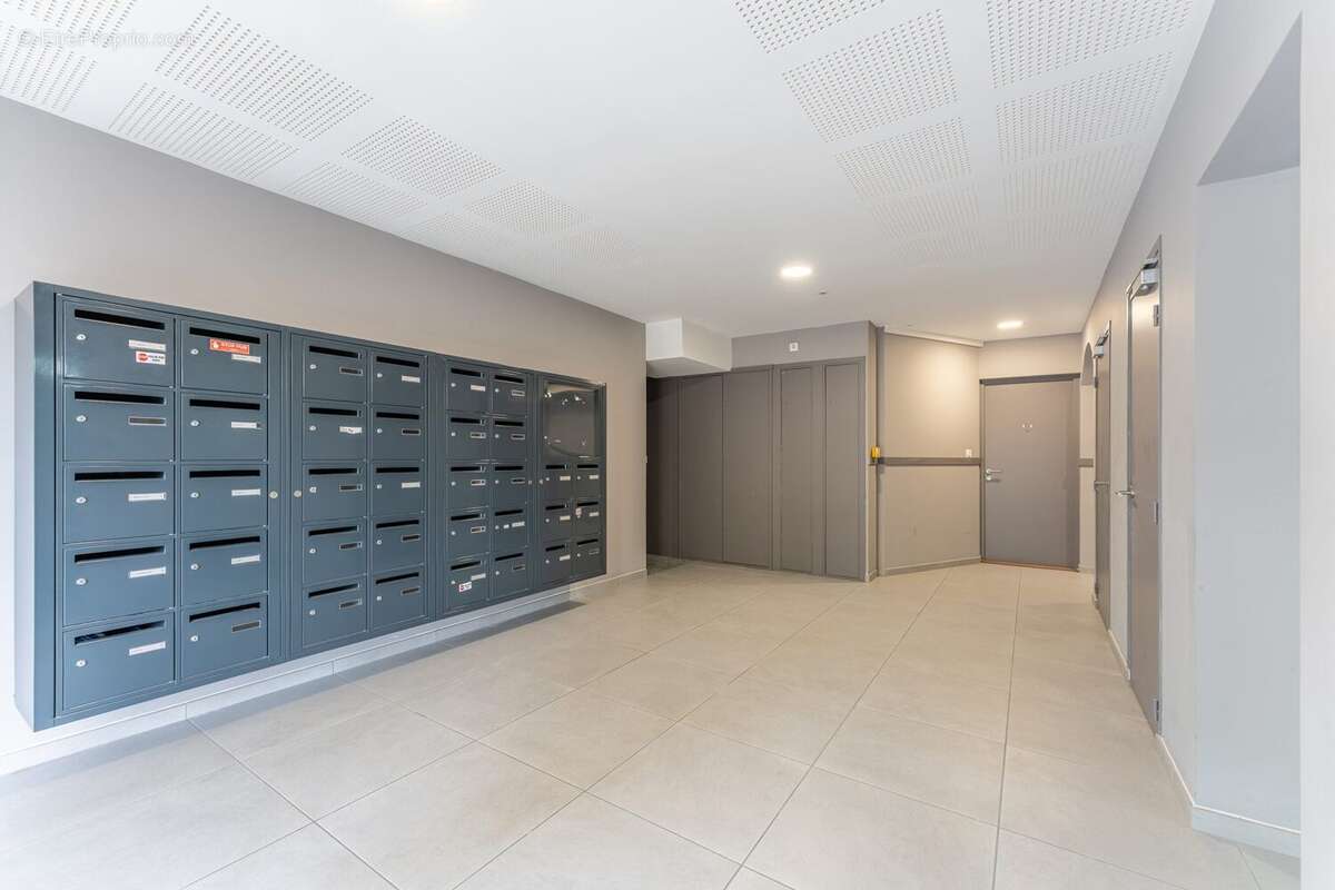 Appartement 15 m² à Pierre-Benite  - photo 5