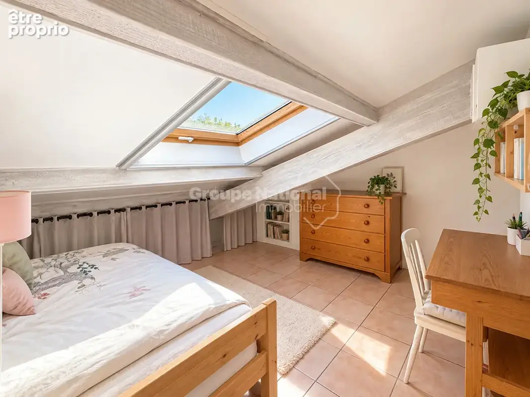 LE ROVE : Maison de type 5 de 100 m2 environ avec petit jardin - photo 6