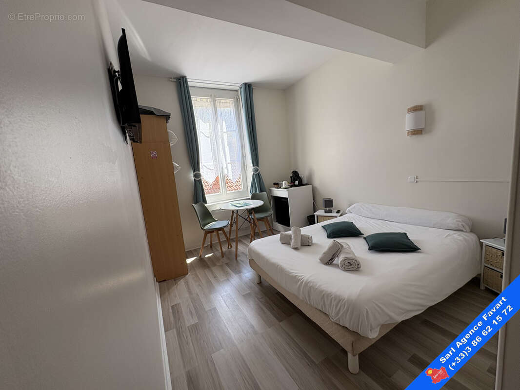 Appartement à LAROCHE-SAINT-CYDROINE