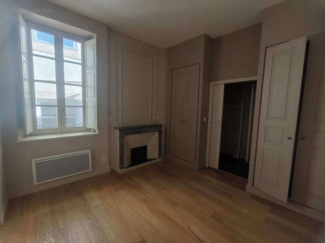 CHAMBRE - Appartement à NIMES