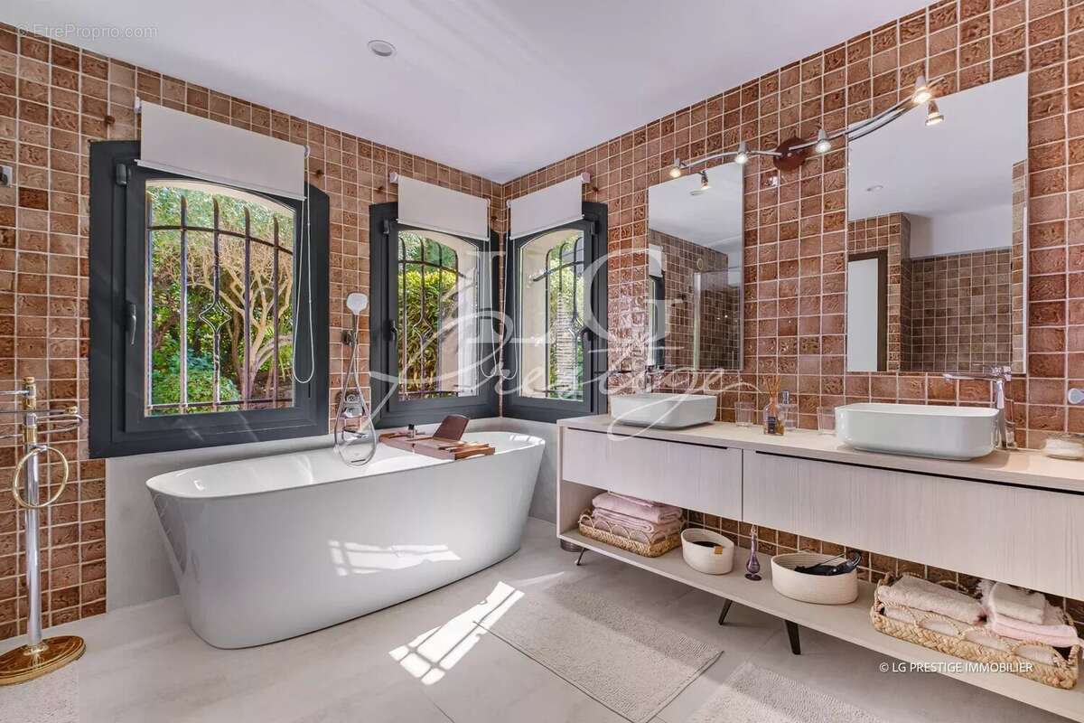 Maison à MANDELIEU-LA-NAPOULE