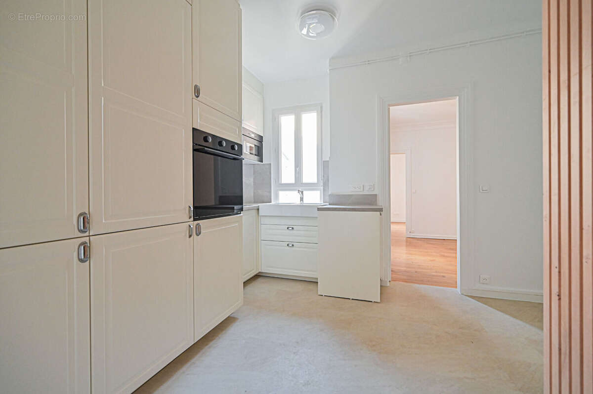 Appartement à PARIS-14E