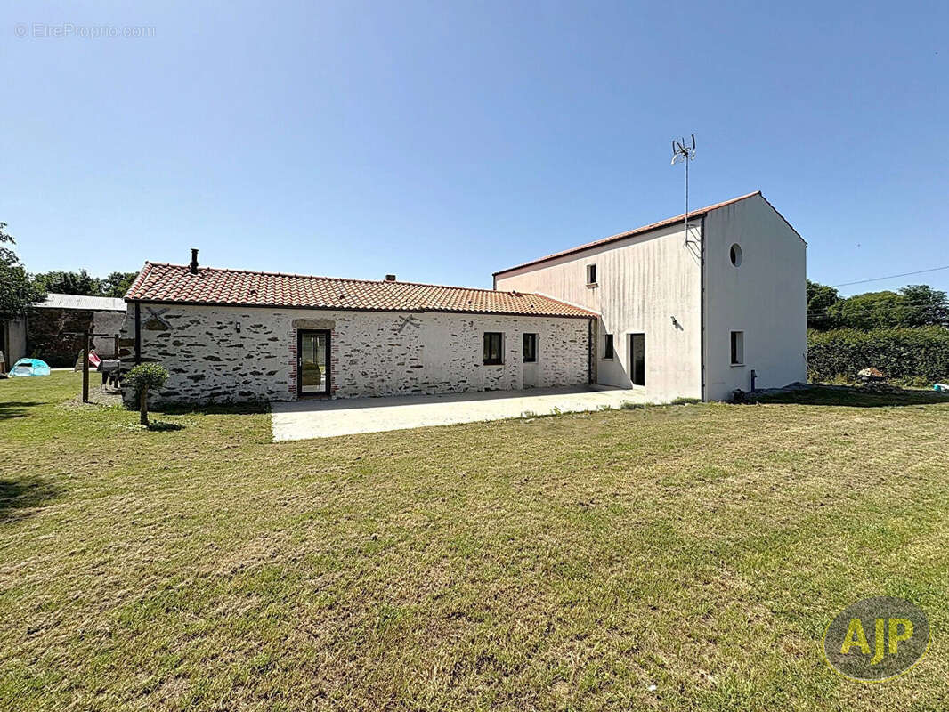 Maison Apremont 152.5 m²  habitables sur 6790 m² de terrain - photo 9